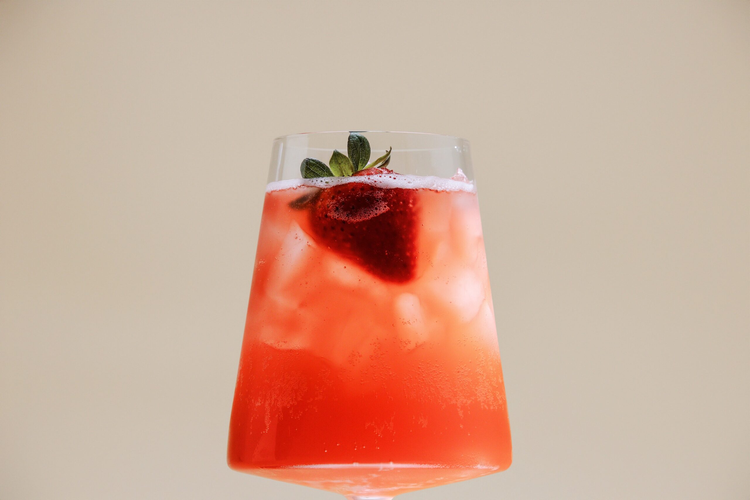 Hiyo’s Strawberry Guava flavor poured into a glass with ice and a single strawberry.